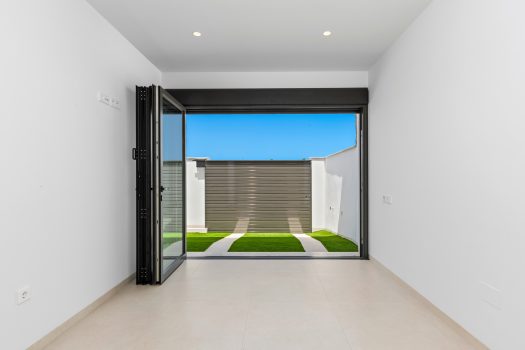 Luxevilla’s in Los Alcázares: eigentijds design, privézwembad en dakterras