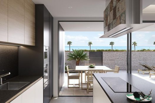 Luxe op maat gebouwde villa op 150 meter van zee